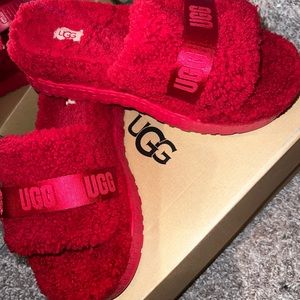 UGG Fluffita Slides